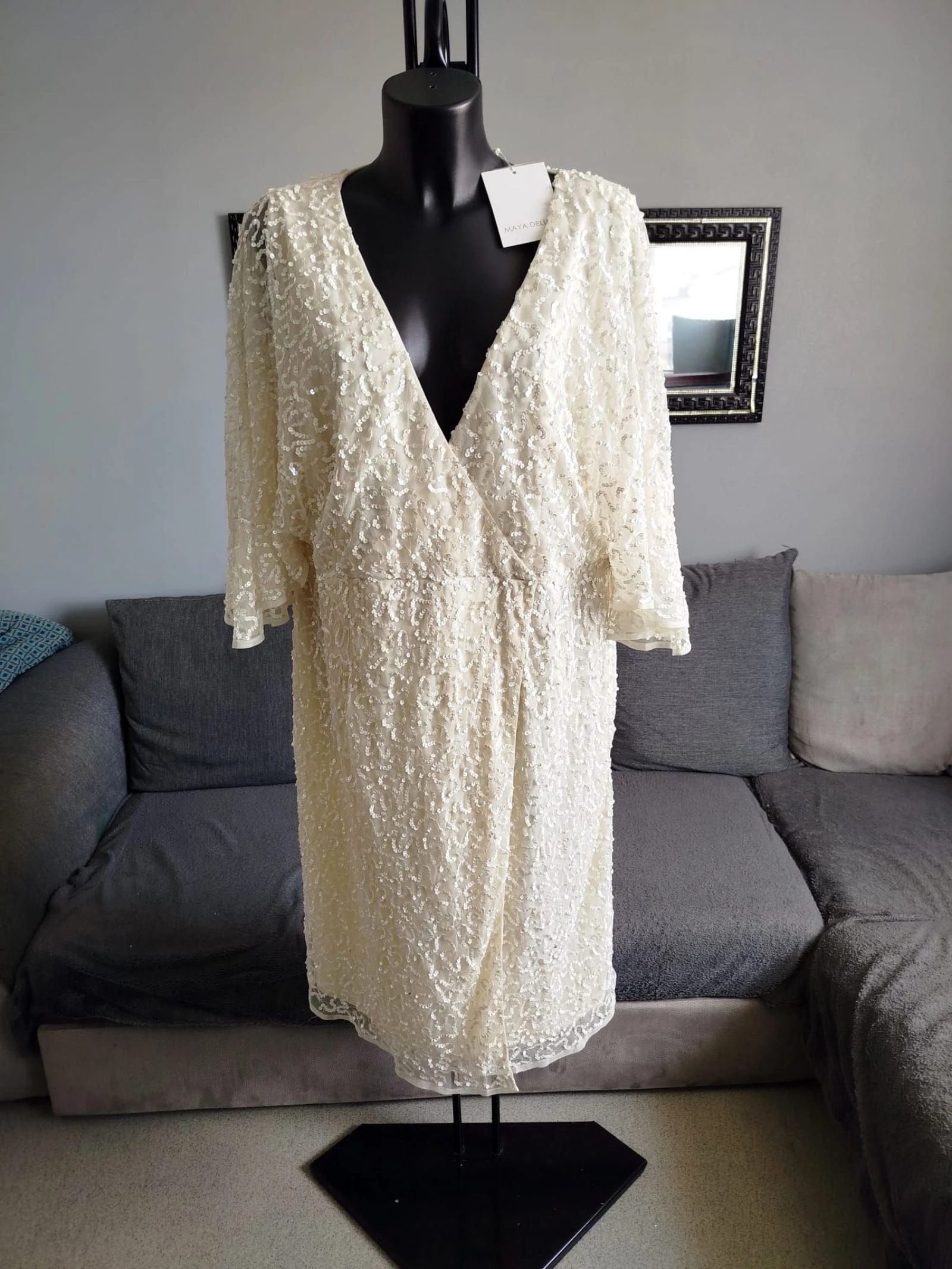 Maya deluxe robe col V à sequins 56